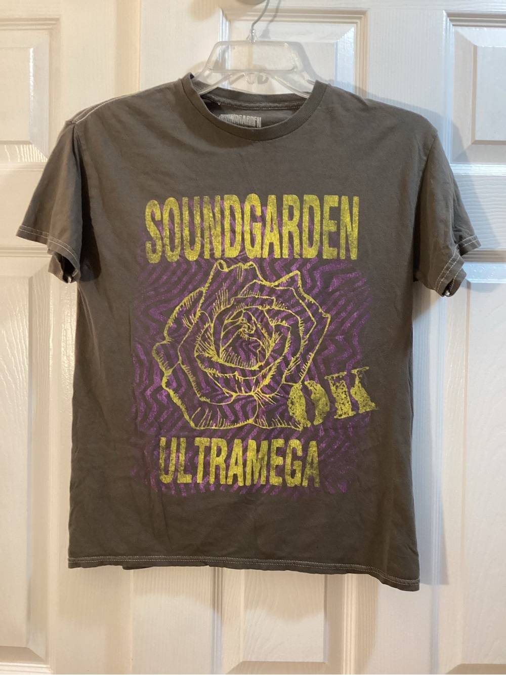 Source Unknown Gray Tee with Yellow & Purple Graphic - Soundgarden Ultramega